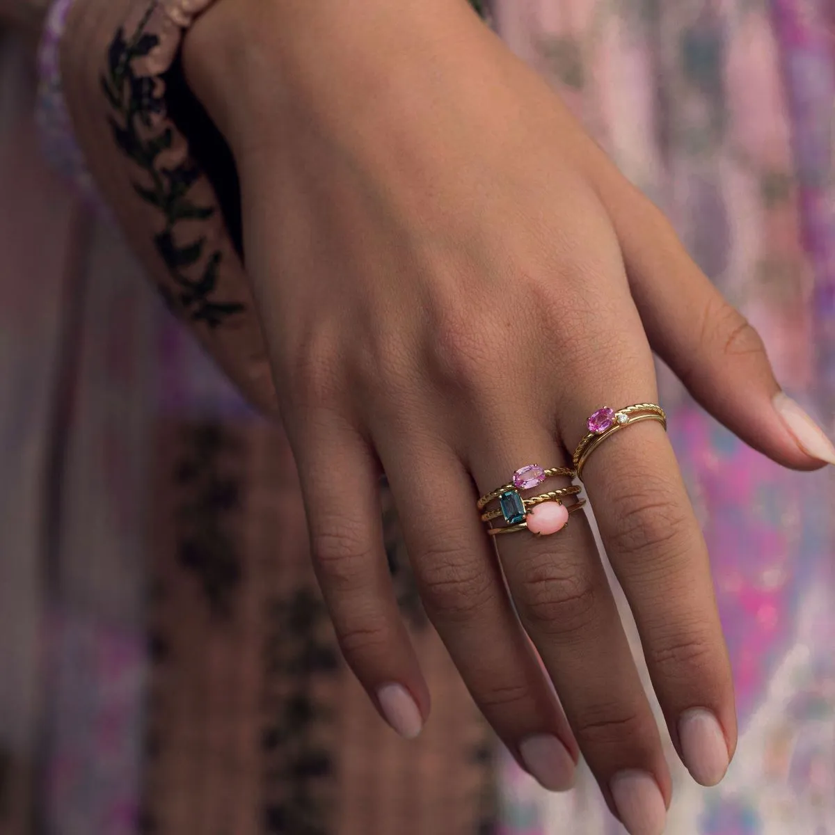10K Gold Ring w. Opal