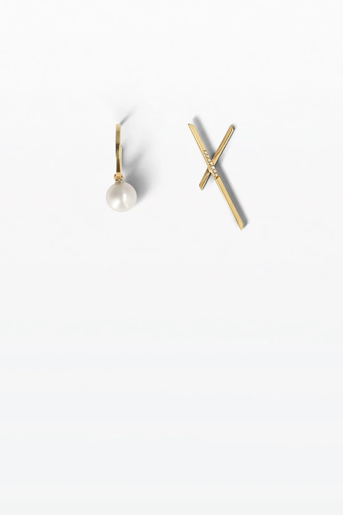 Anthology 15 18K Gold Earrings w. Diamond & Pearl