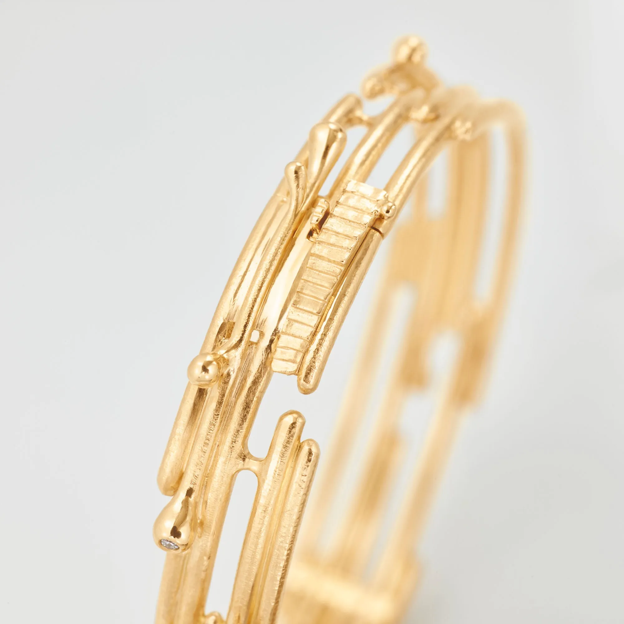 BoHo 18K Gold Bangle w. Diamonds