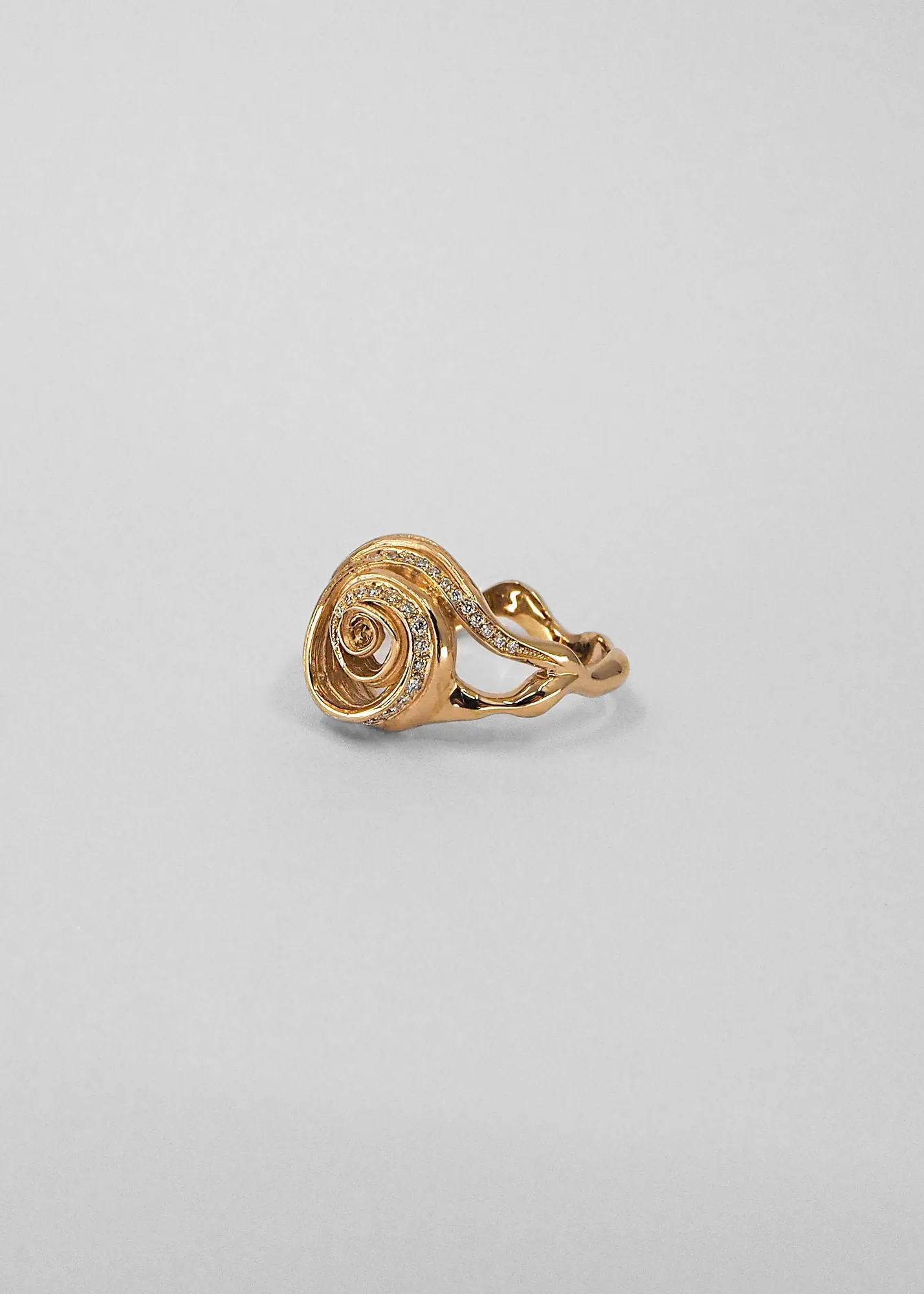Cochlea 14K Gold Ring w. Pavé Diamonds