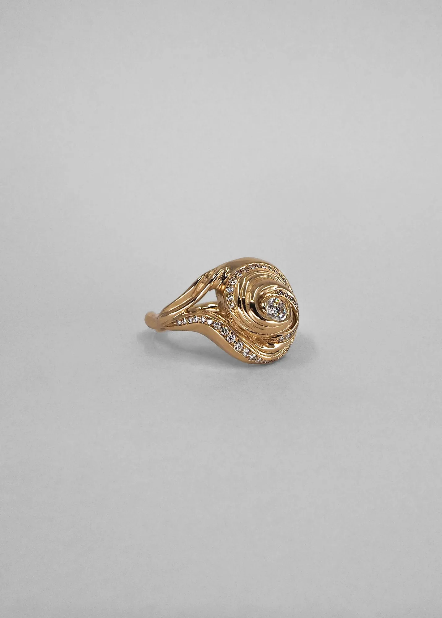 Cochlea Grande 14K Gold Ring w. Pavé & Center Diamonds
