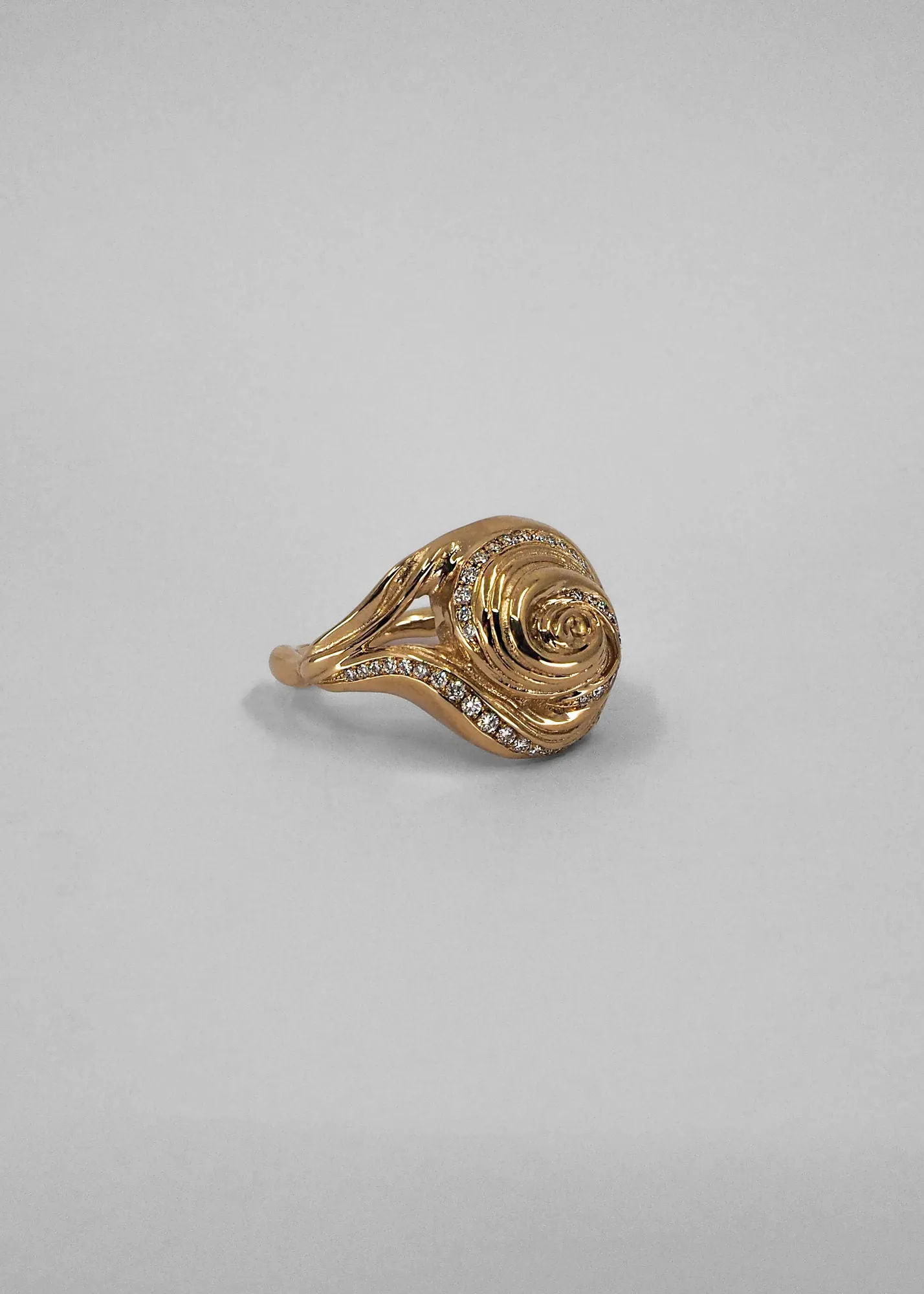 Cochlea Grande 14K Gold Ring w. Pavé Diamonds