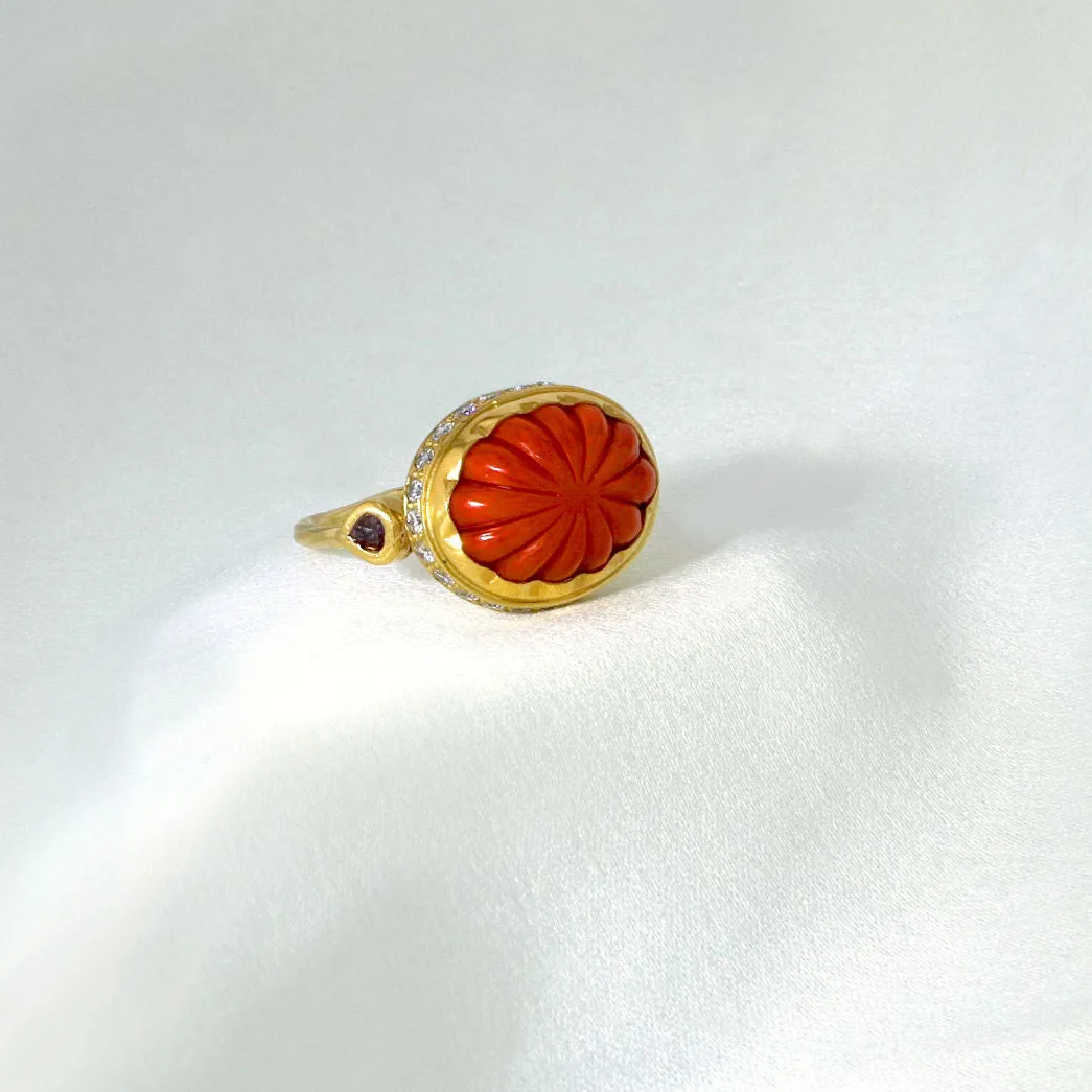 Cocktail 18K & 22K Gold Ring w. Diamonds & Coral