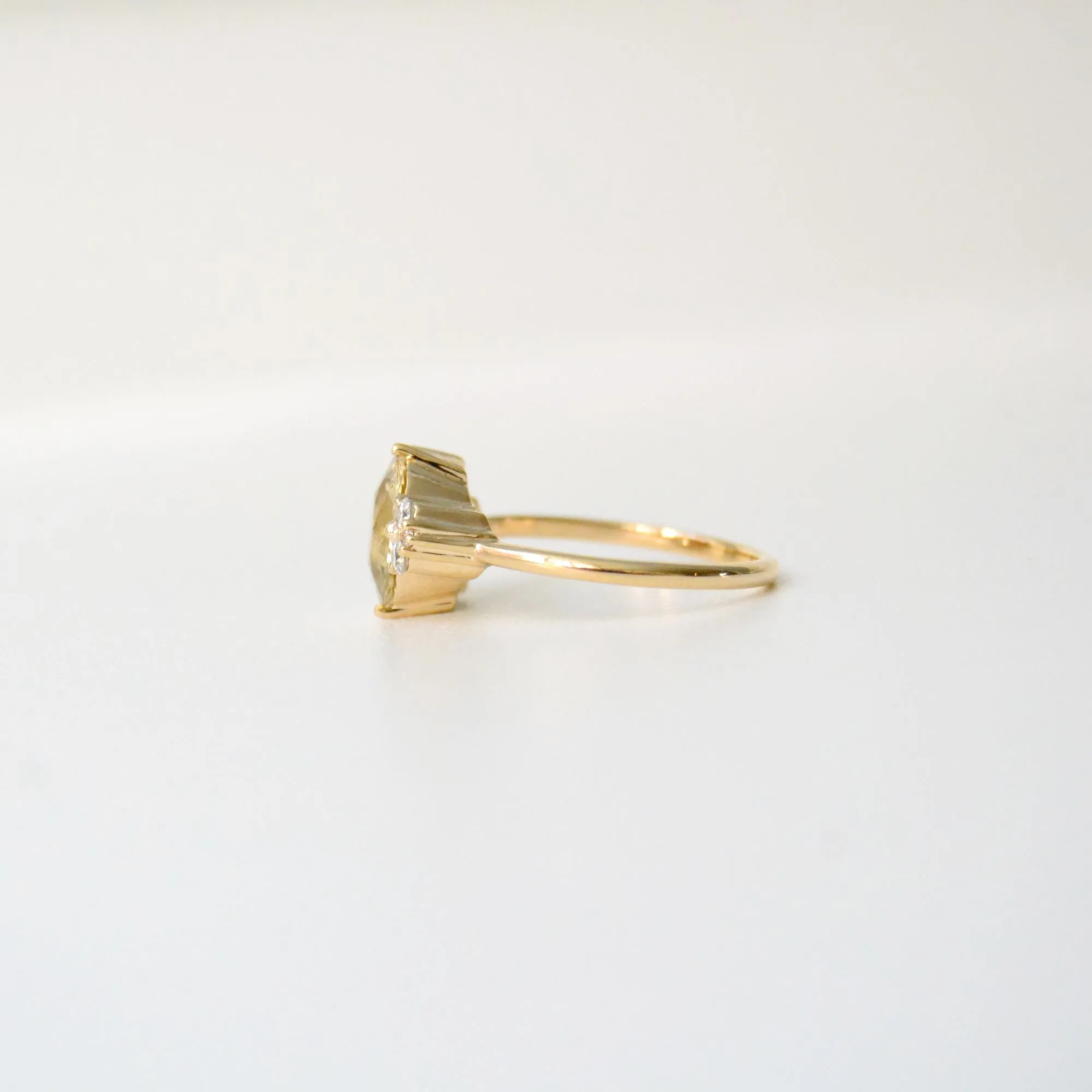 Dehi 18K Gold Ring w. Tourmaline & Diamonds