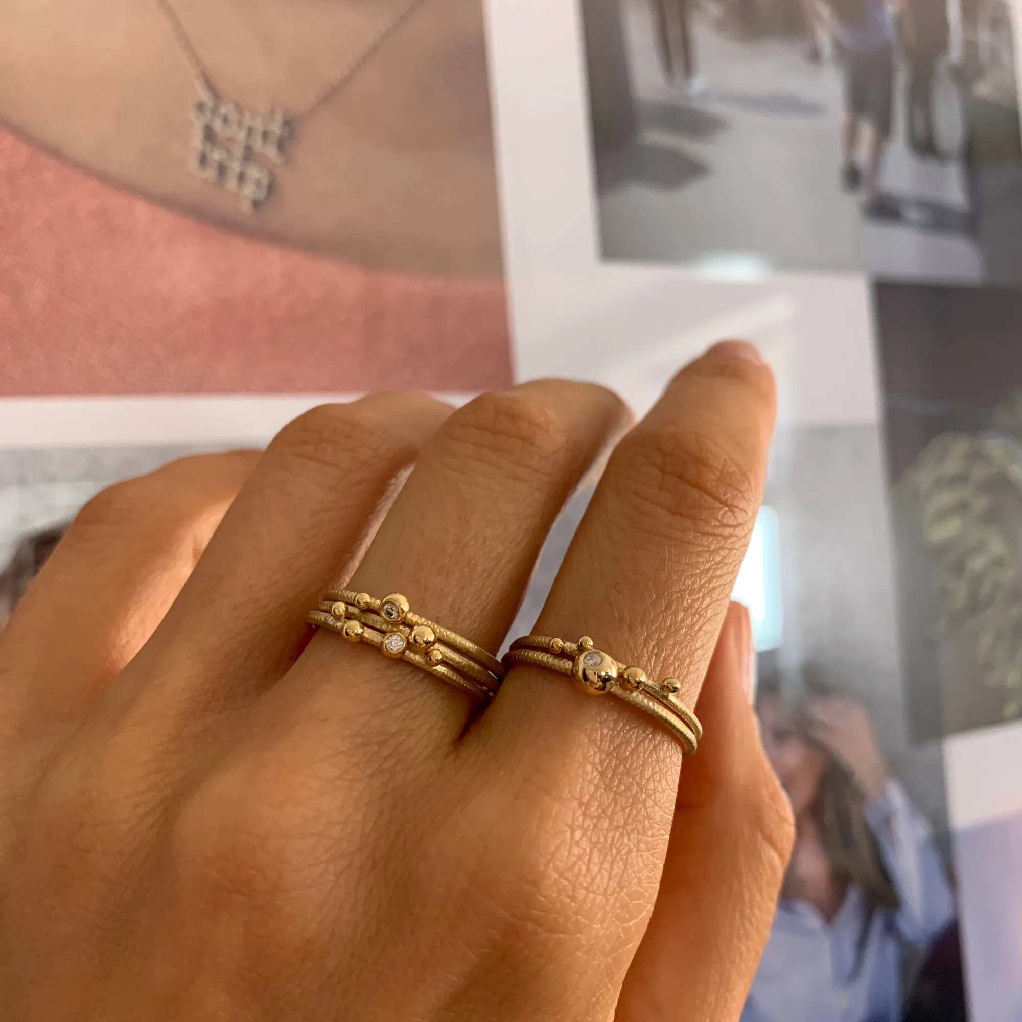 Delphis dot 18K Gold Ring w. Diamond