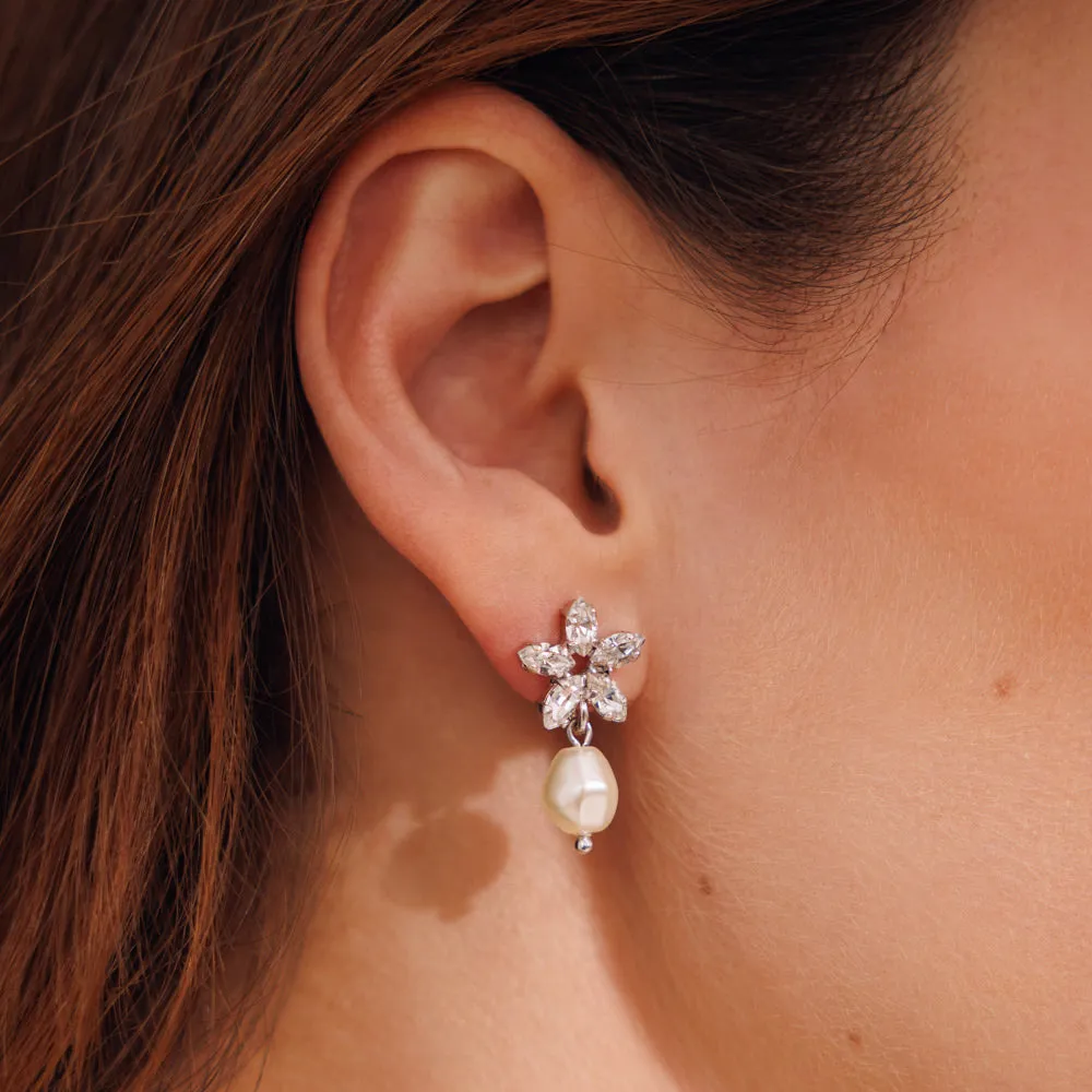 Emmy Earrings / Pearl   Crystal Caroline Svedbom