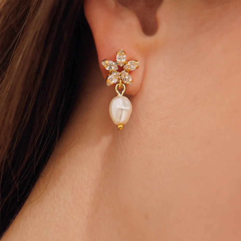 Emmy Earrings / Pearl   Crystal Caroline Svedbom