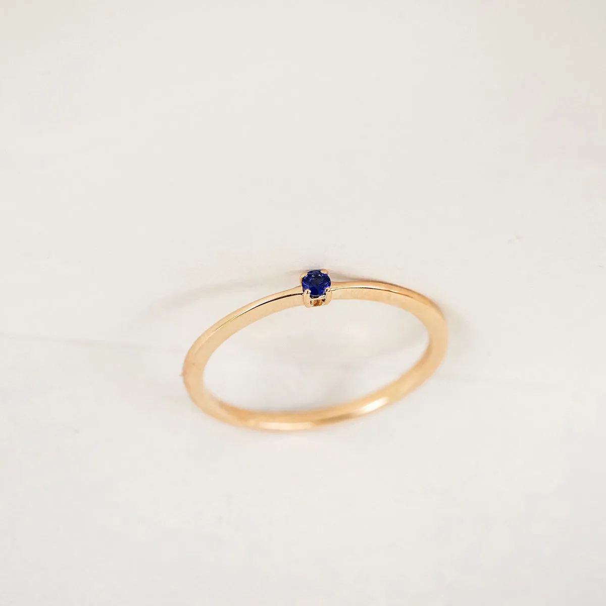 Essential Spring 18K Rosegold Ring w. Sapphire