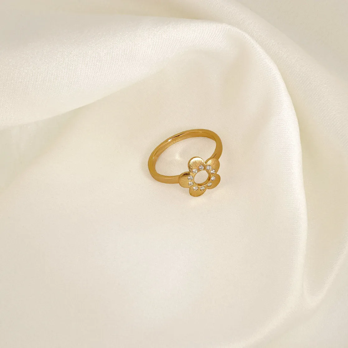 Flower Power 18K Gold Ring w. Diamonds