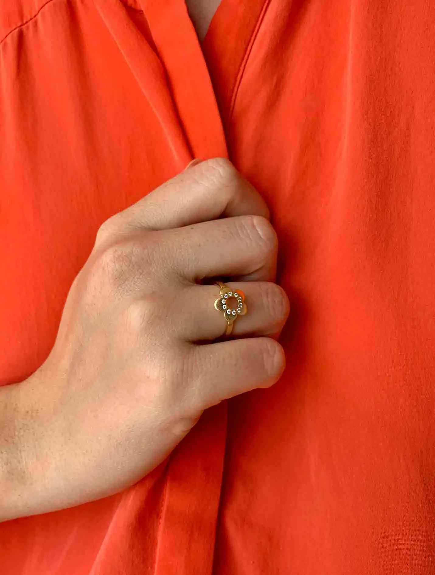 Flower Power 18K Gold Ring w. Diamonds