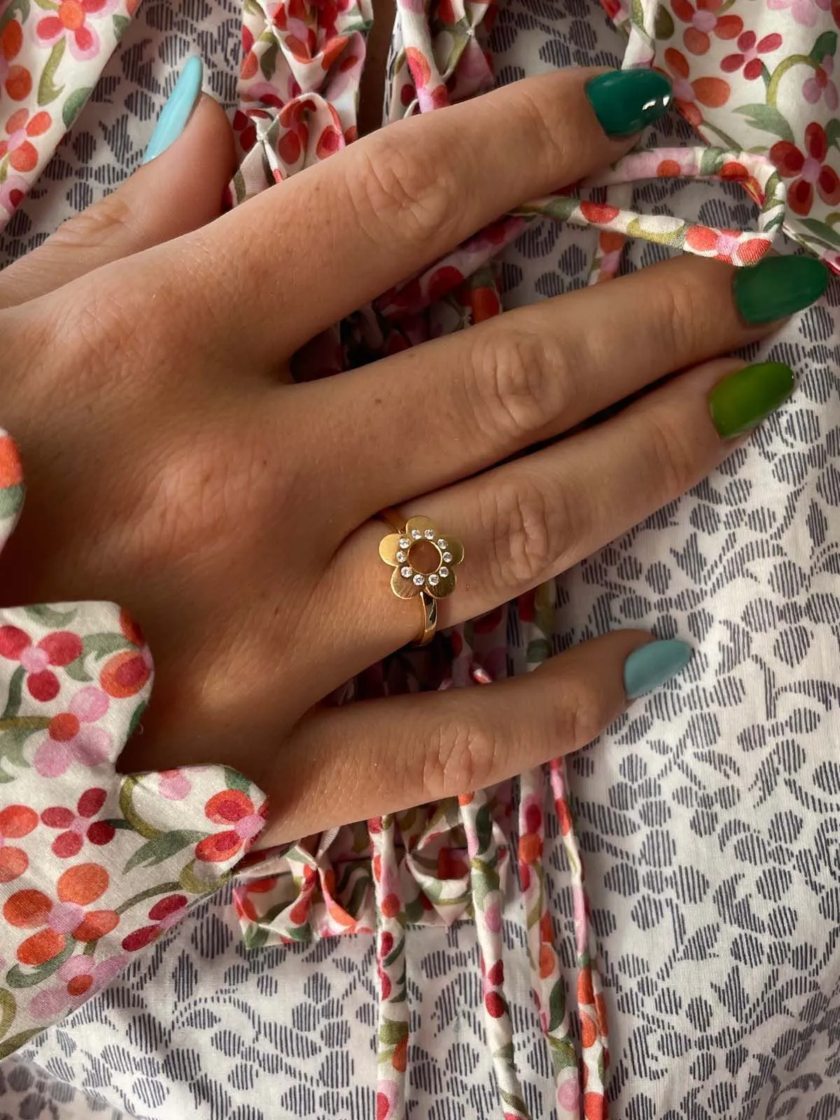 Flower Power 18K Gold Ring w. Diamonds