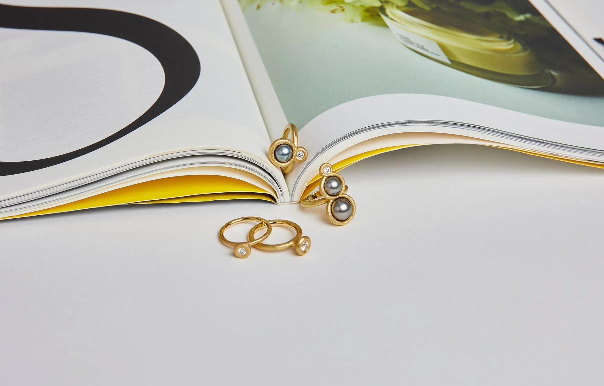 Glory 18K Gold Ring w. Diamond