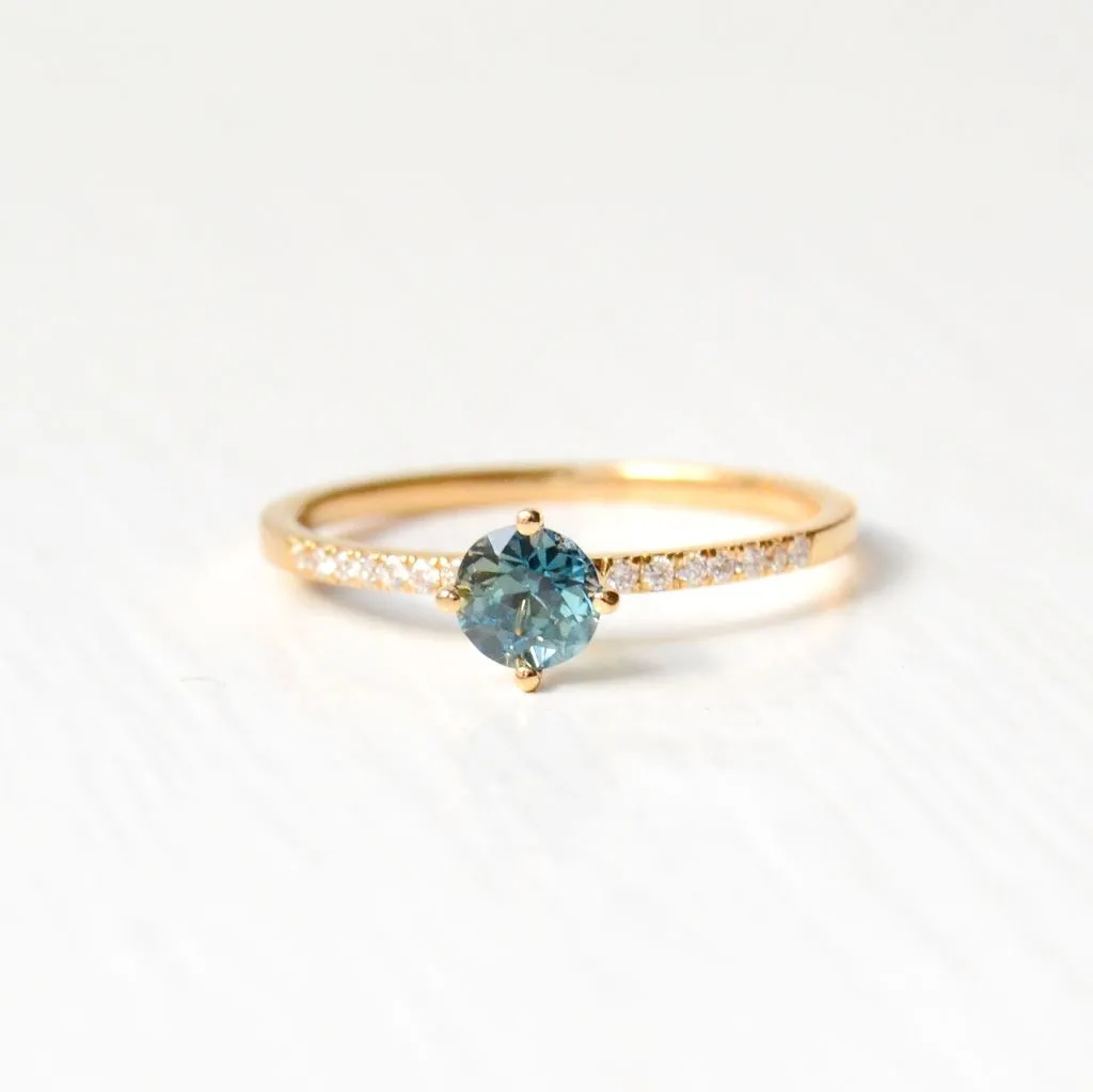 Hima Kola 18K Gold Ring w. Sapphire & Diamonds