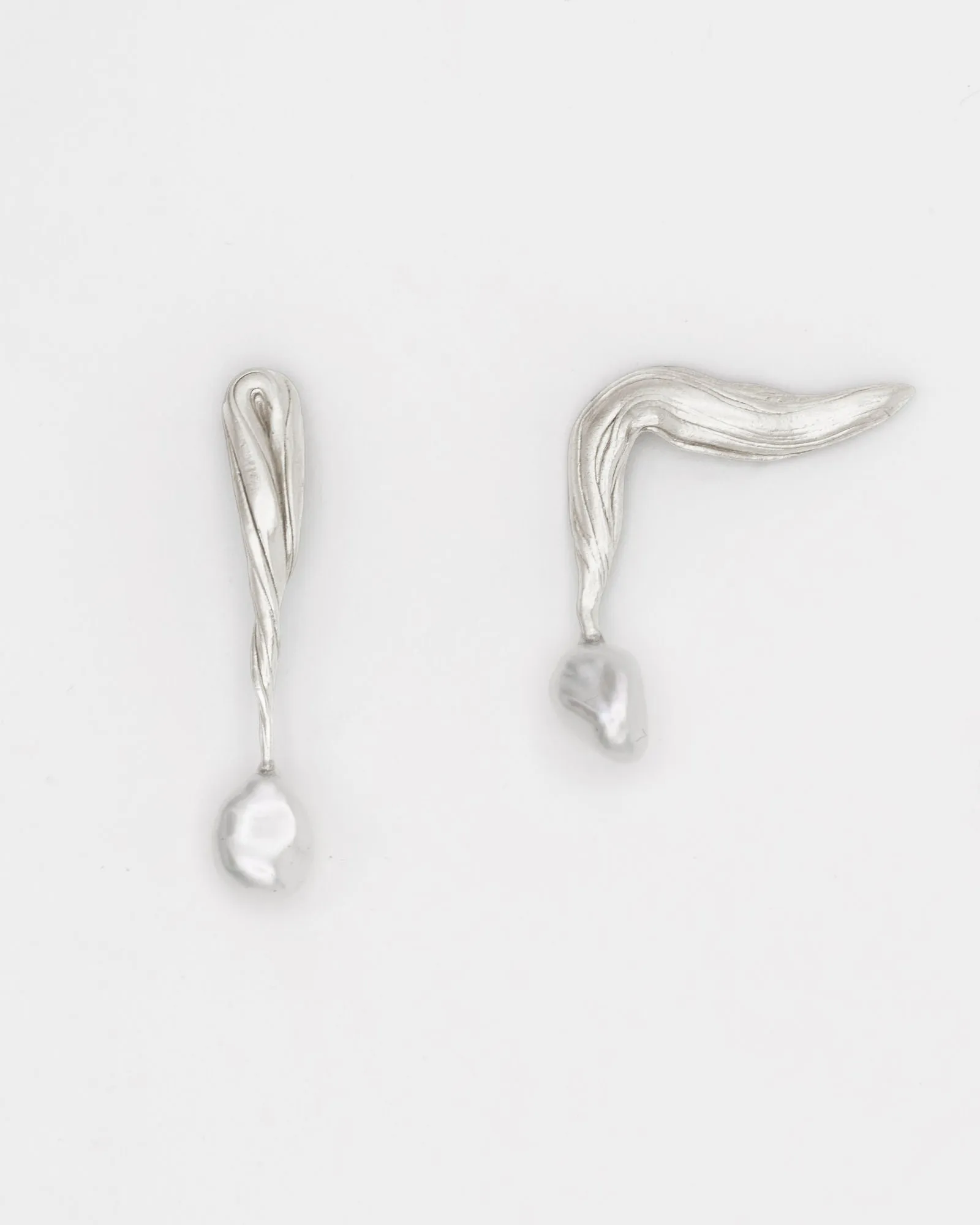 IPE  Silver Earrings w. Natural Keshi Pearls