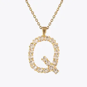 Letter Necklace Q / Crystal Caroline Svedbom