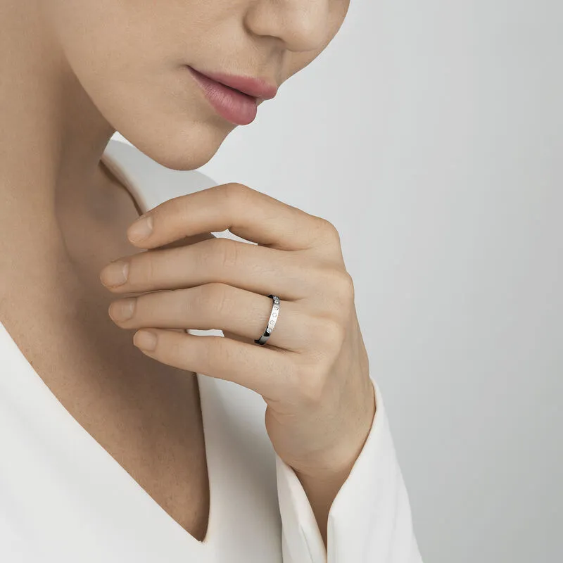 Magic 18K White Gold Ring w. Diamonds