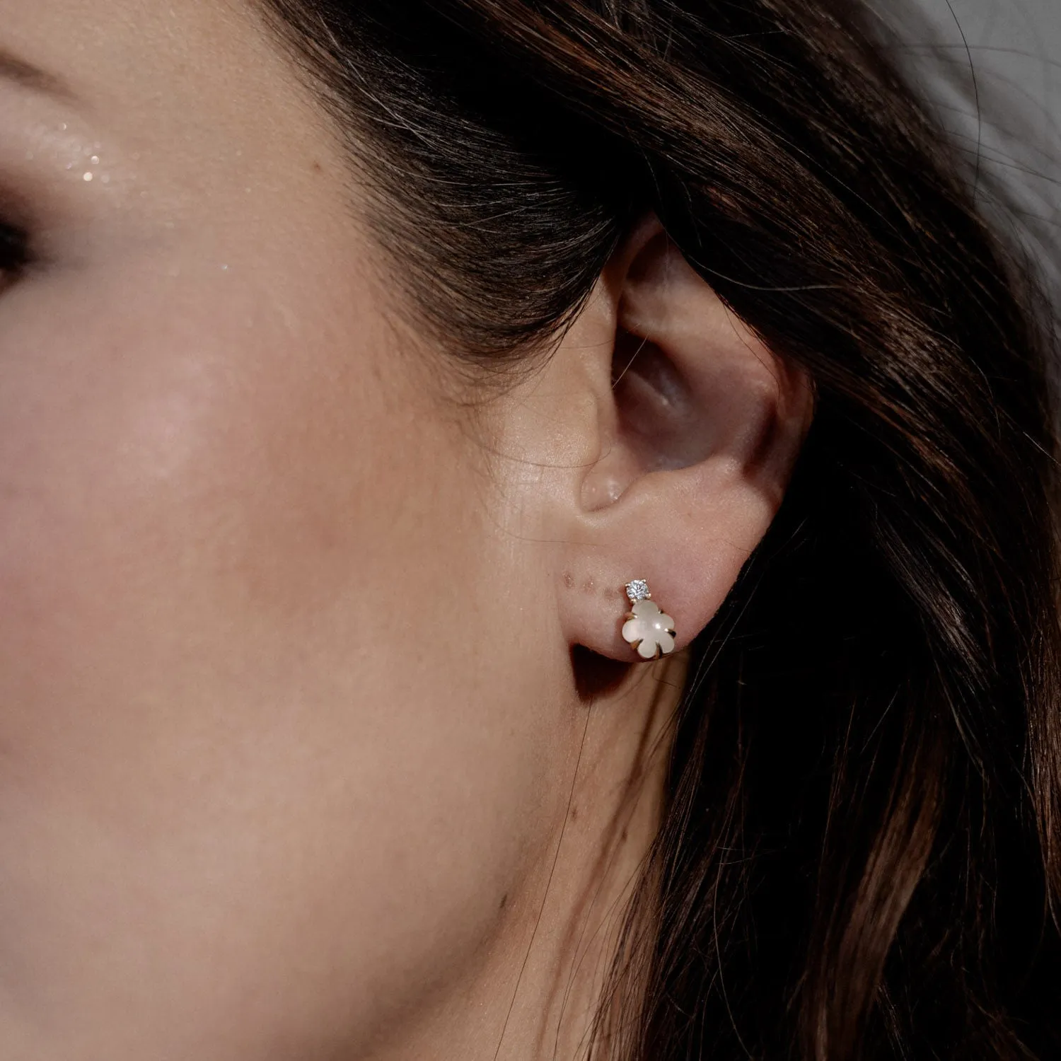 Mid Cloud 18K Whitegold Studs w. Milkey Quartz & Diamonds