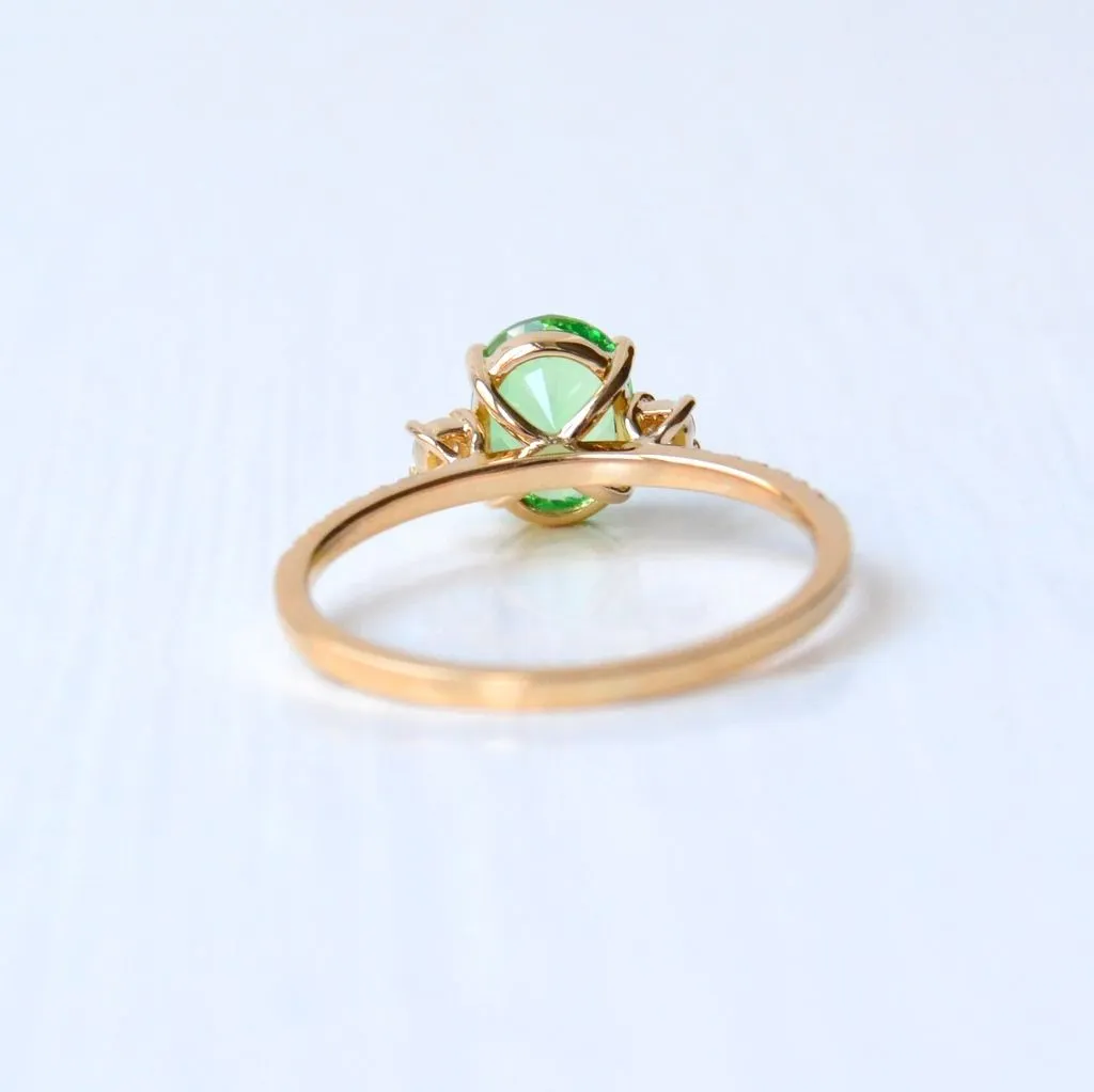 Minti 18K Gold Ring w. Tsavorite & Diamonds