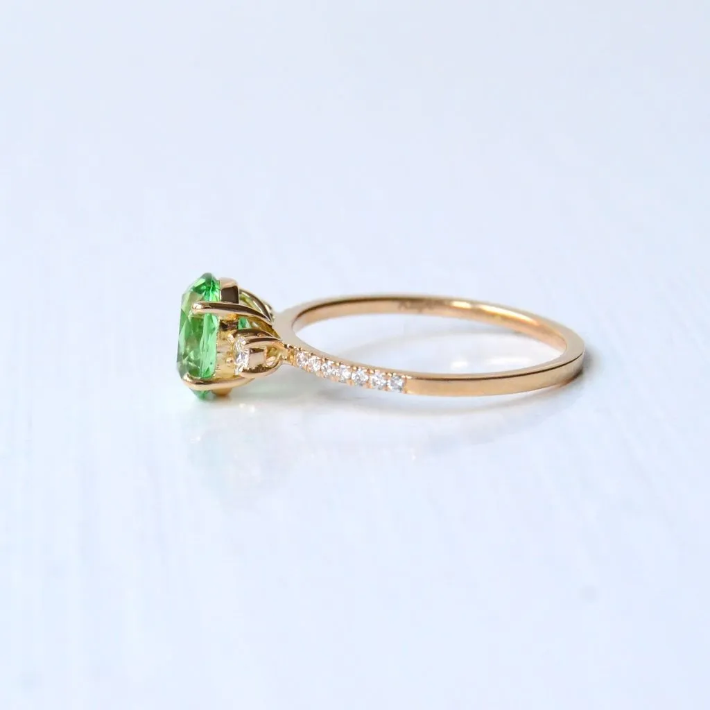 Minti 18K Gold Ring w. Tsavorite & Diamonds