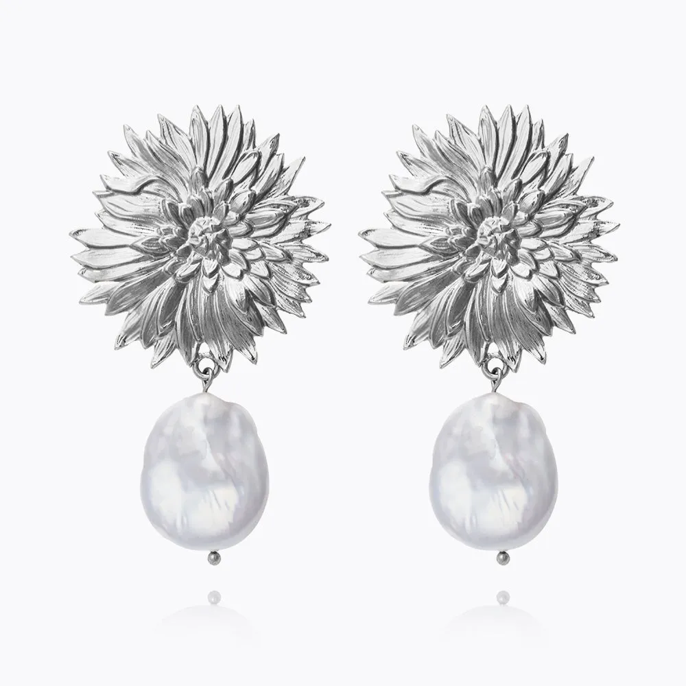Noeli Pearl Earrings / Pearl Caroline Svedbom