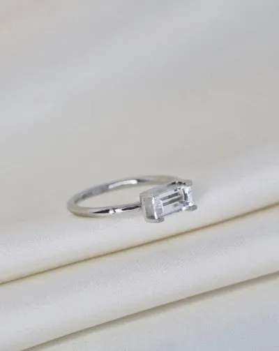 Nord White 18K Whitegold Ring w. Topaz & Diamond