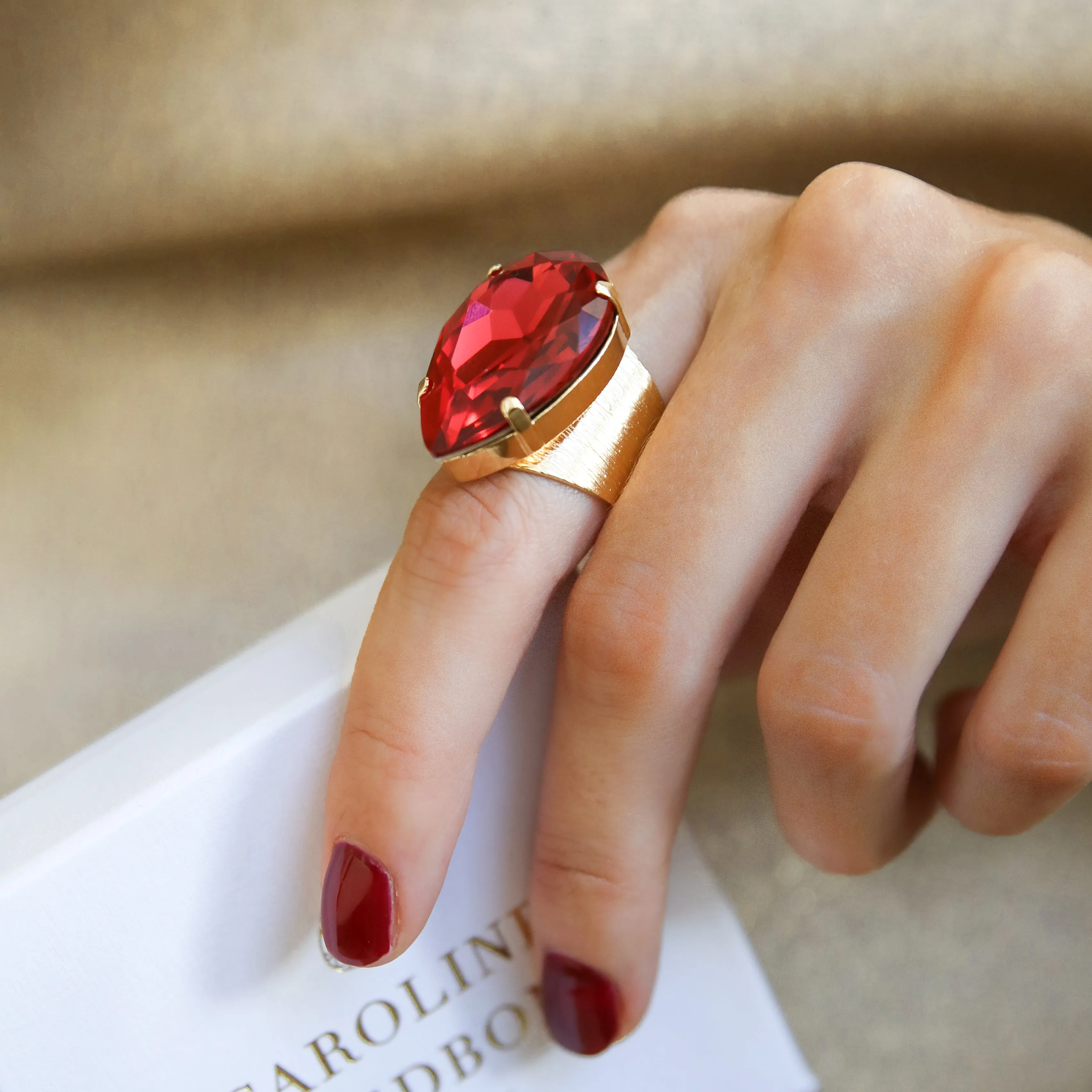 Perfect Drop Ring / Mulberry Red Caroline Svedbom
