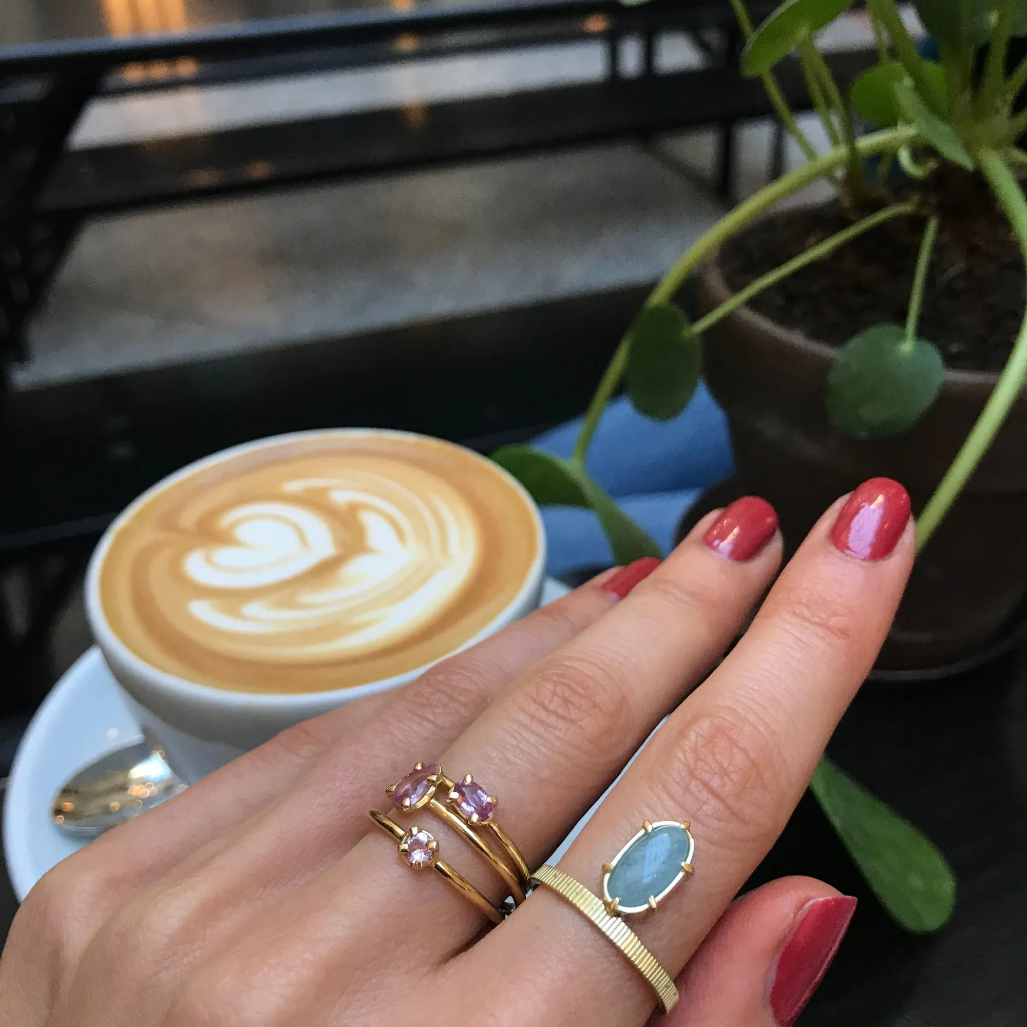 Pink 18K Gold Ring w. Sapphire