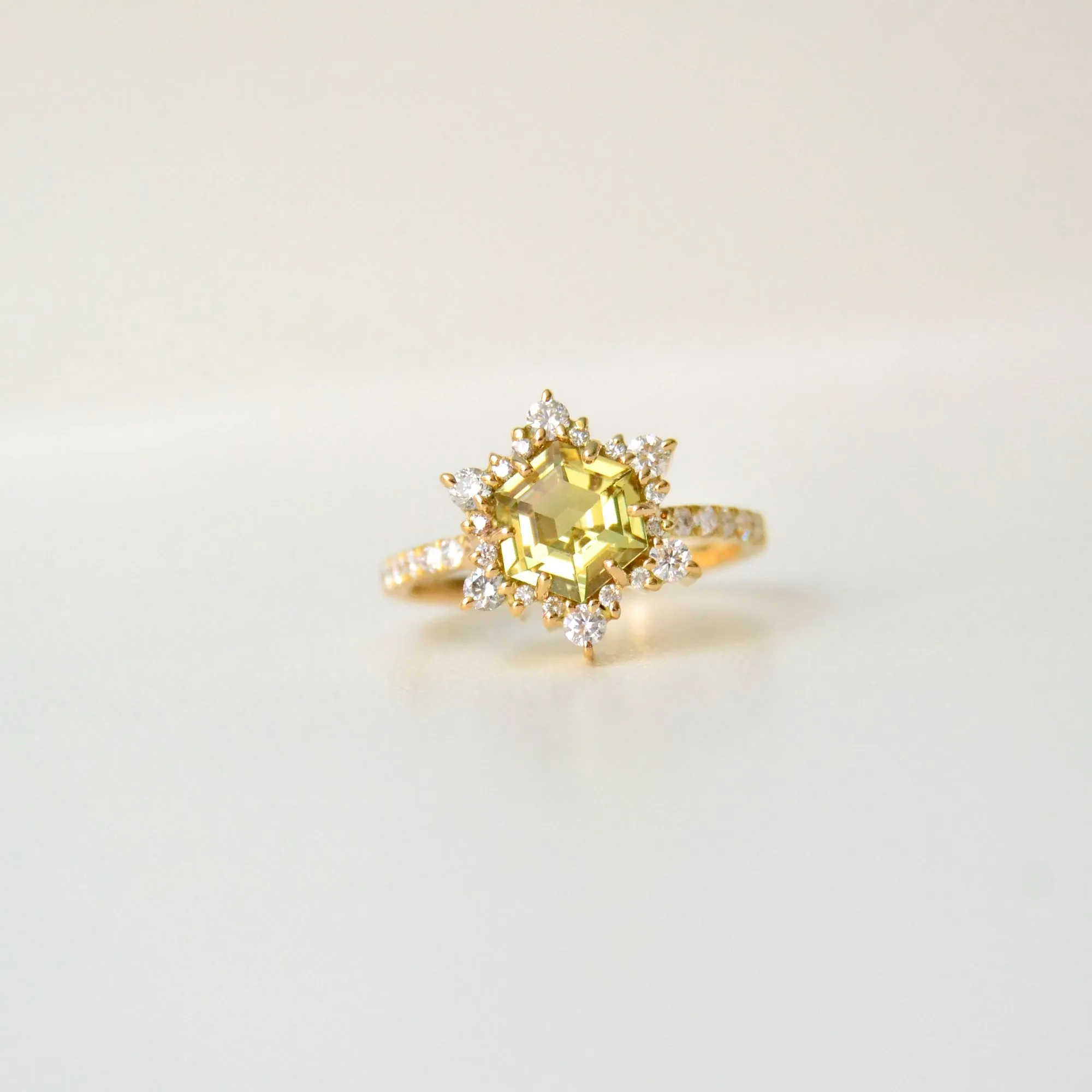 Piyali 18K Gold Ring w. Sapphire & Diamonds