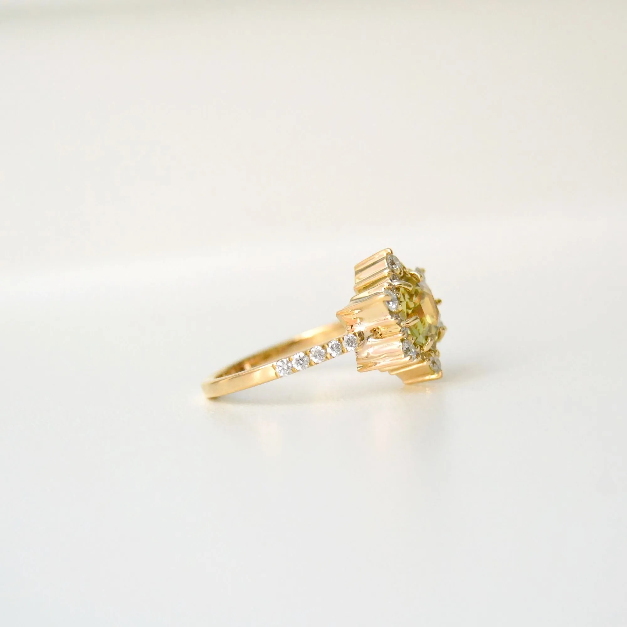 Piyali 18K Gold Ring w. Sapphire & Diamonds