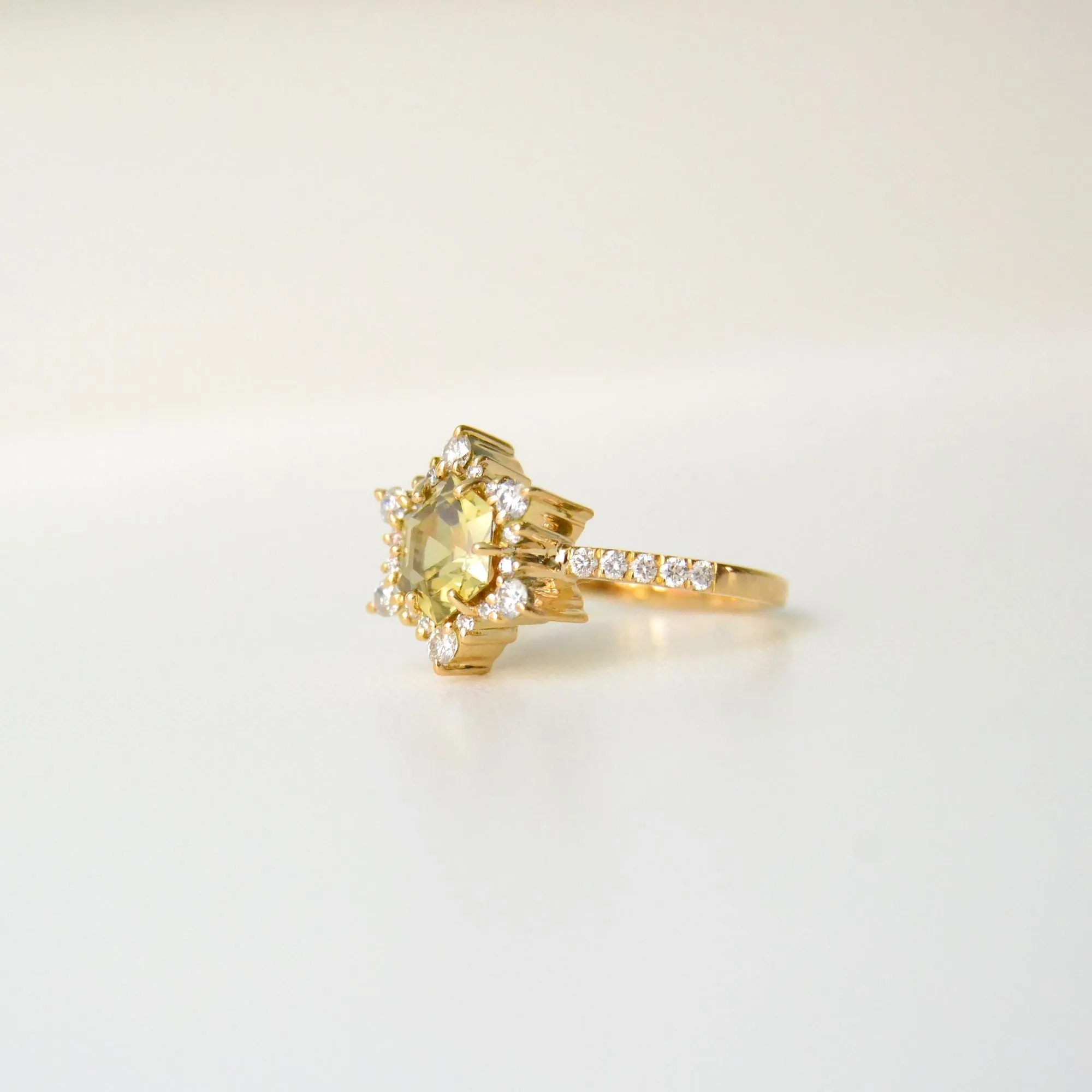 Piyali 18K Gold Ring w. Sapphire & Diamonds