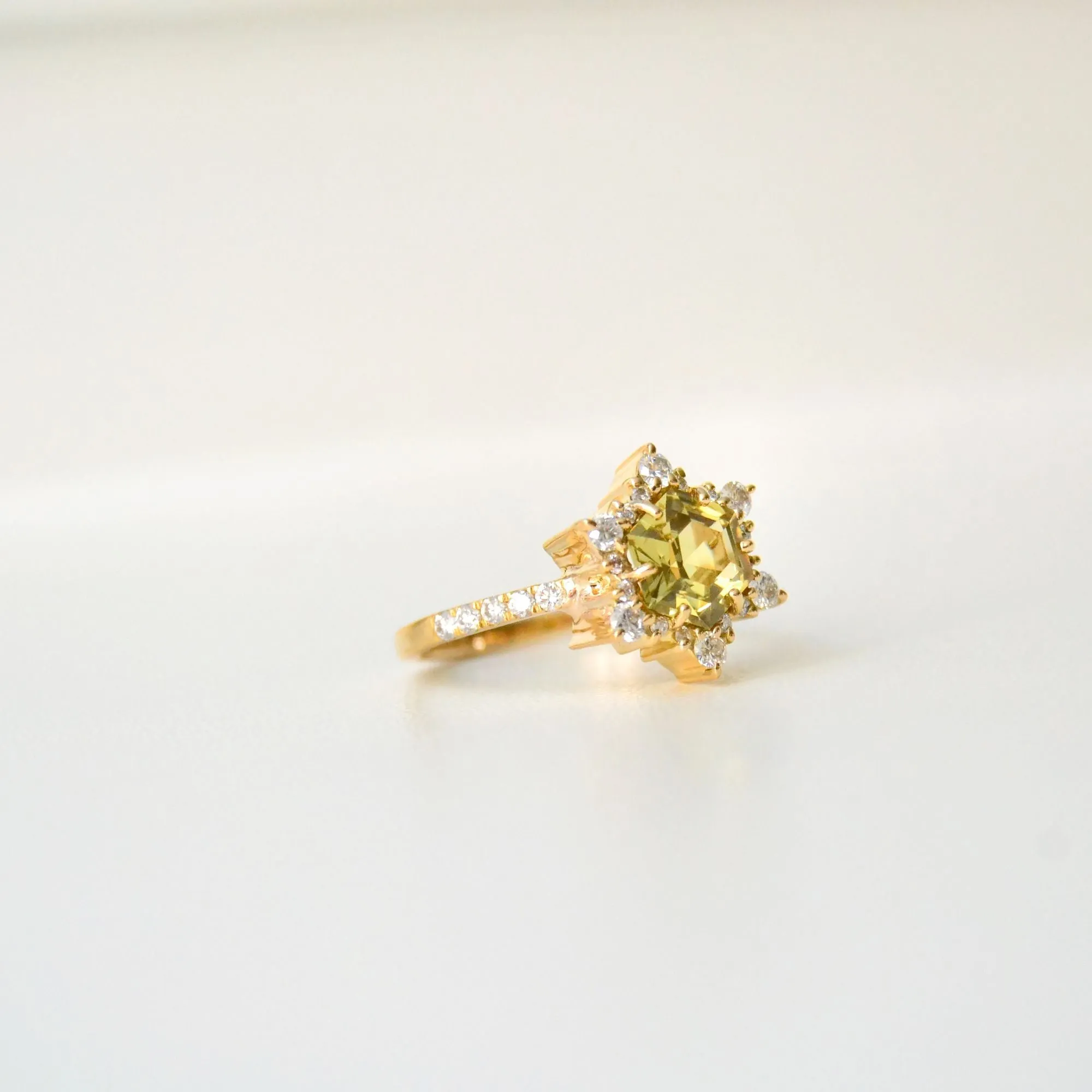 Piyali 18K Gold Ring w. Sapphire & Diamonds