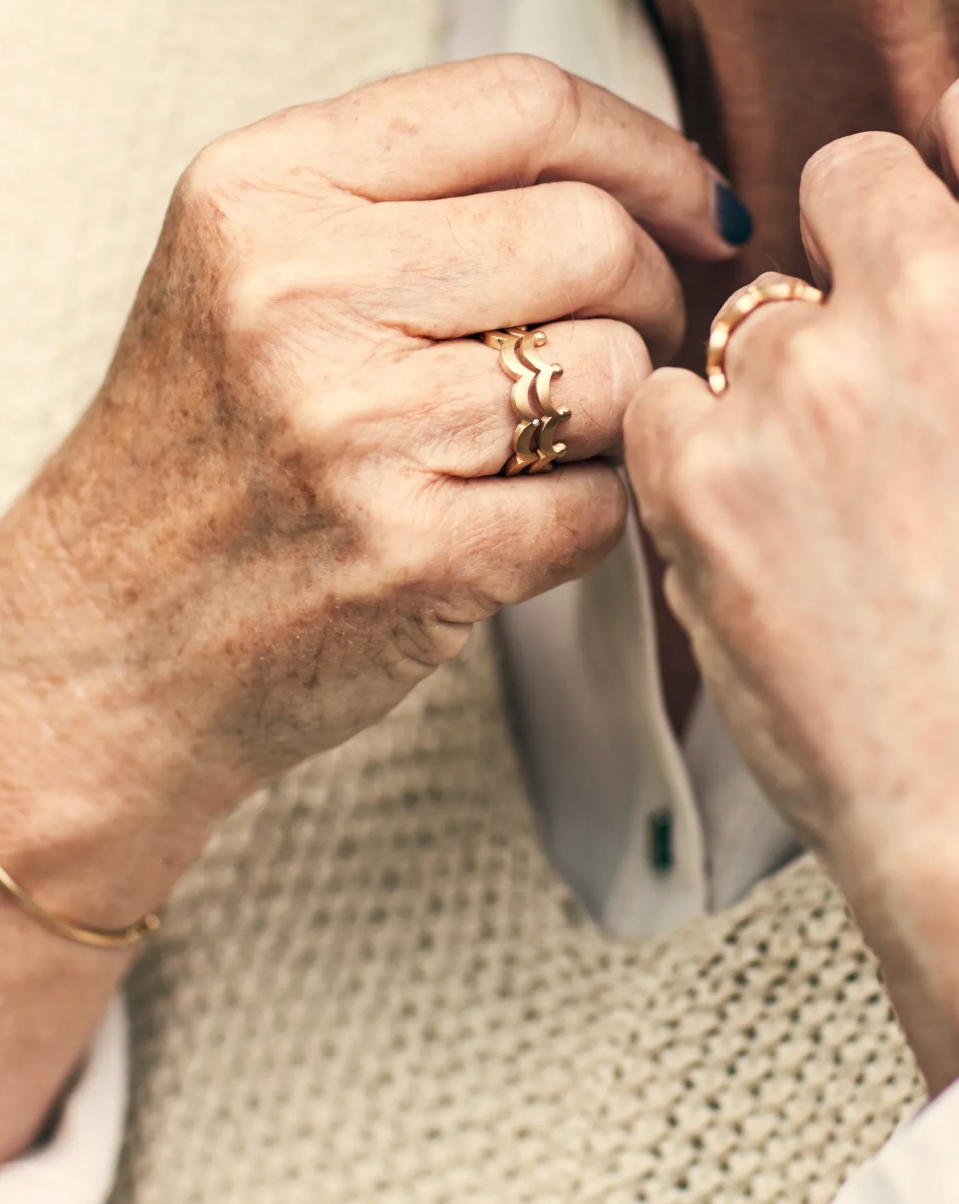 Royal dots 18K Gold Ring w. Diamond