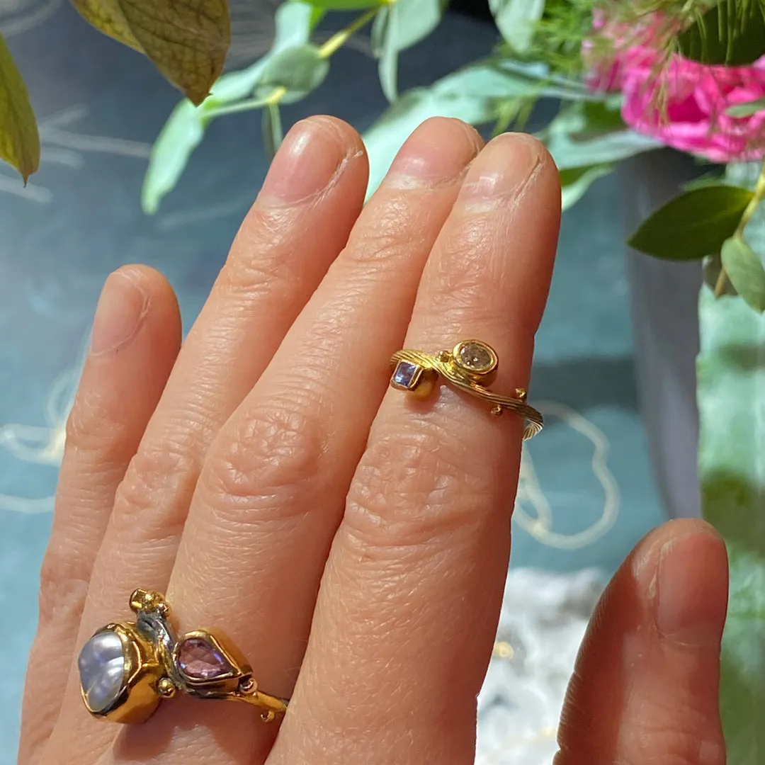 Seafire Tip 18K & 22K Gold Ring w. Sapphire & Diamond