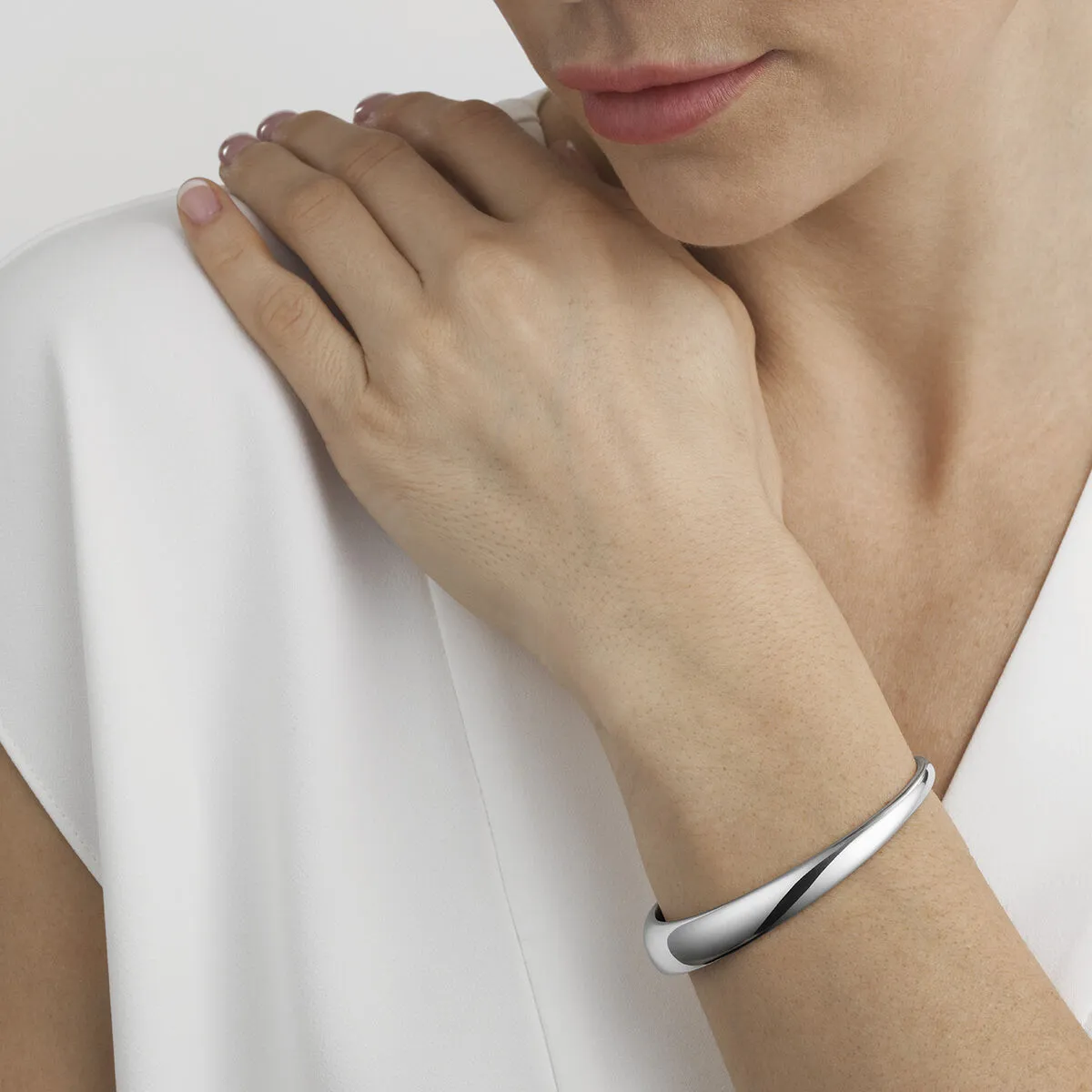 Small Curve Silver Bangle