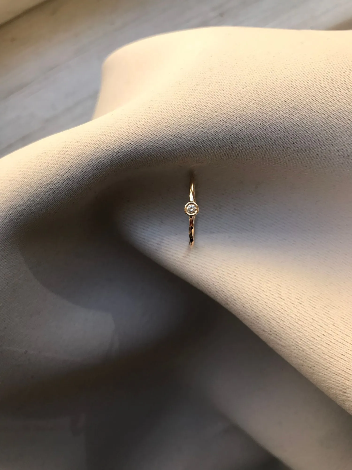 SUN 14K Gold Ring w. Diamond
