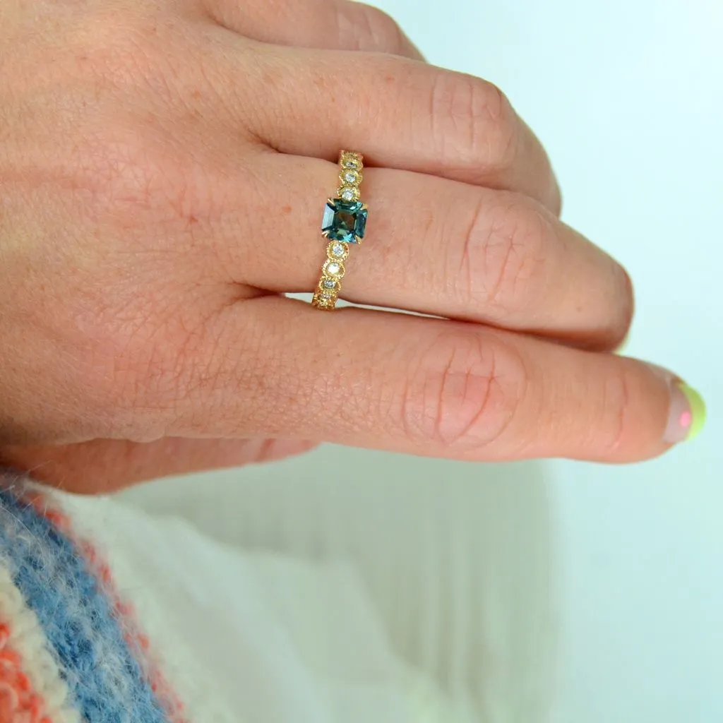 Tanakola 18K Gold Ring w. Sapphire & Diamonds