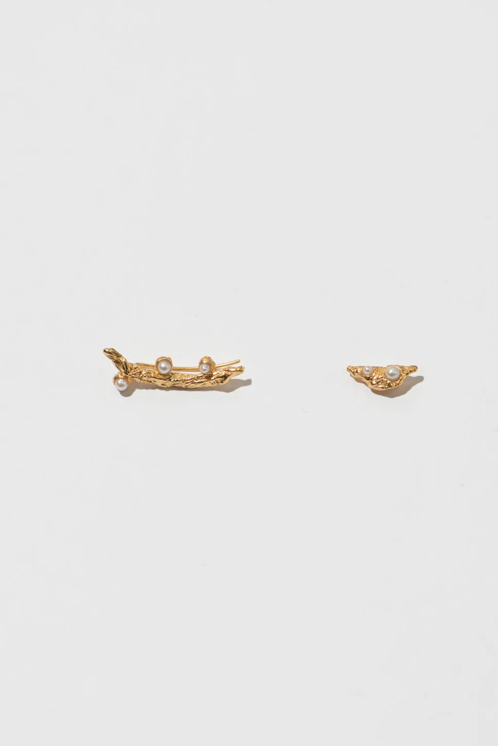The Organic set 2 18K Gold Plated Studs w. Pearls