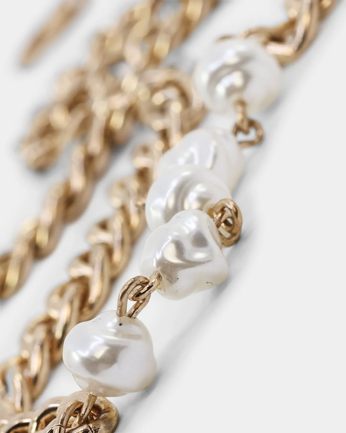 Wild for the Weekend Curb Chain Necklace Gold